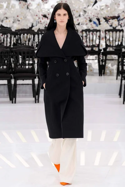 Look 49